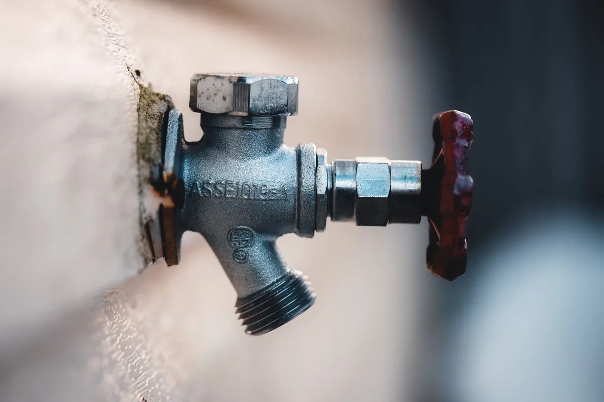 Outside tap with an isolation valve
